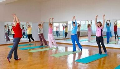 Terapeutická gymnastika s bolestí dolní části zad